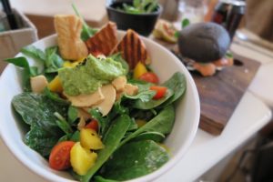 kohlenhydratarmes Frühstück: Foto von einem gemischten Salat